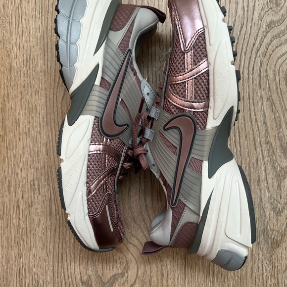 Nike V2K Run Women’s Shoes Size 9 - Picture 5 of 8